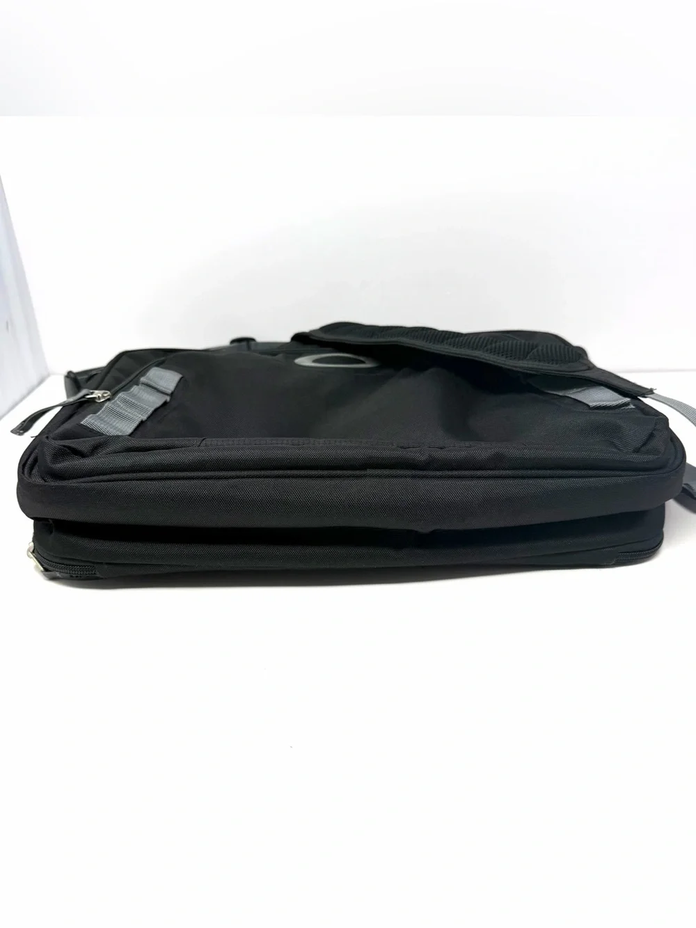 Oakley Messenger Bag Briefcase Shoulder Bag Padded Laptop Multipockets Black GUC